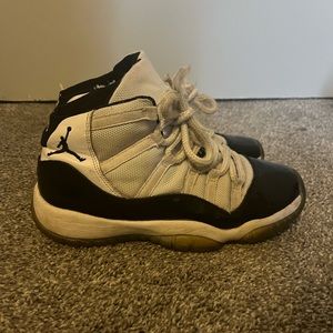 Size  5.5Y - Jordan 11 Retro Concord 2018